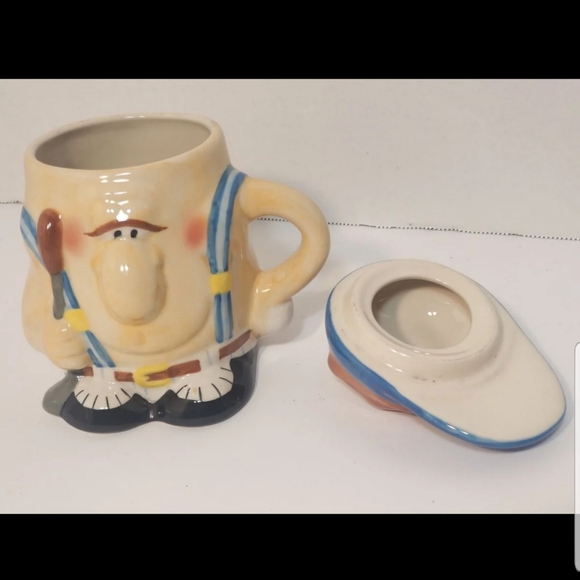 Other - Ceramic Coffee Mug with Lid!